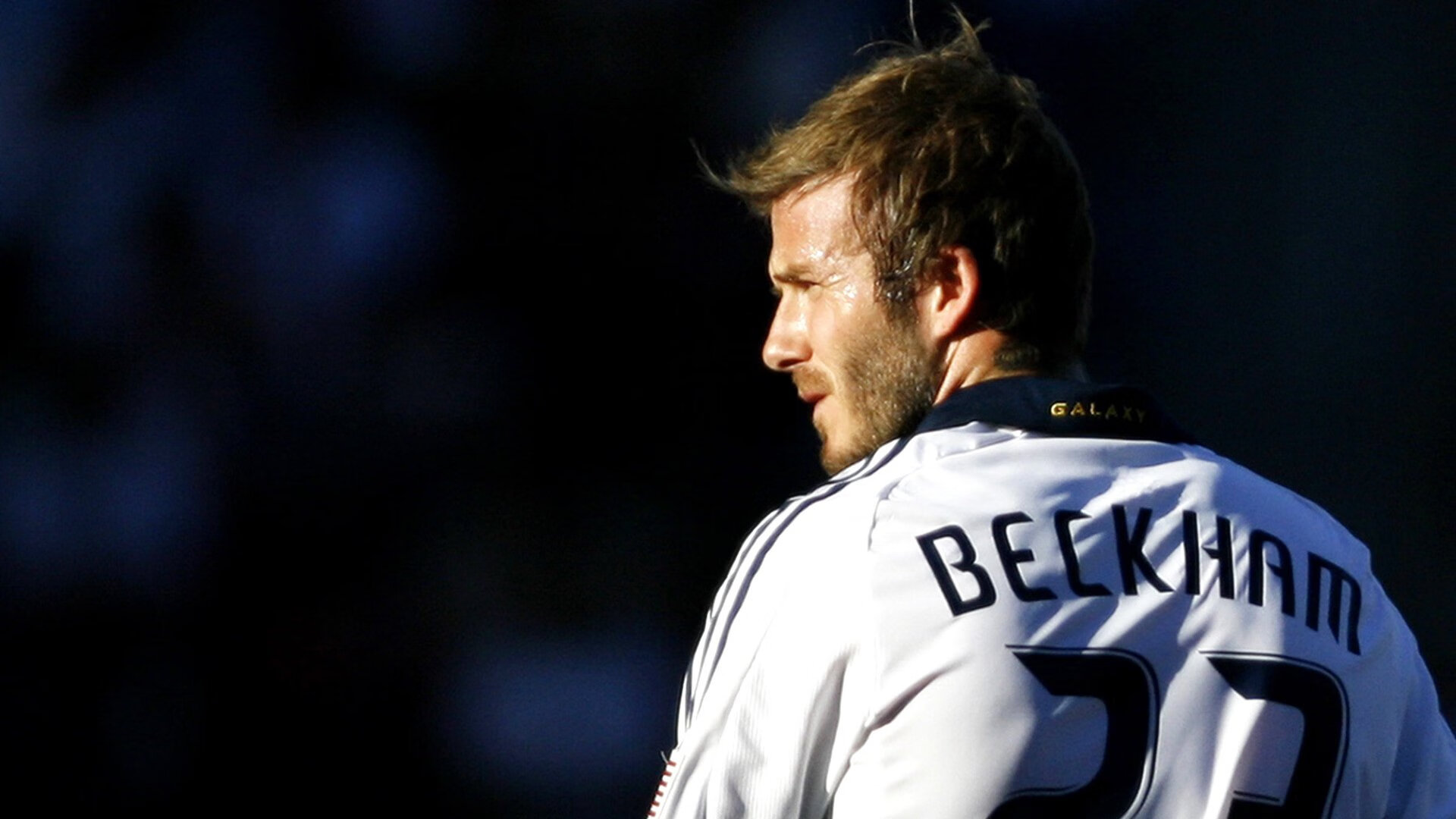 莱万火力全开，德甲攻击王宝座稳固，莱万破德甲纪录